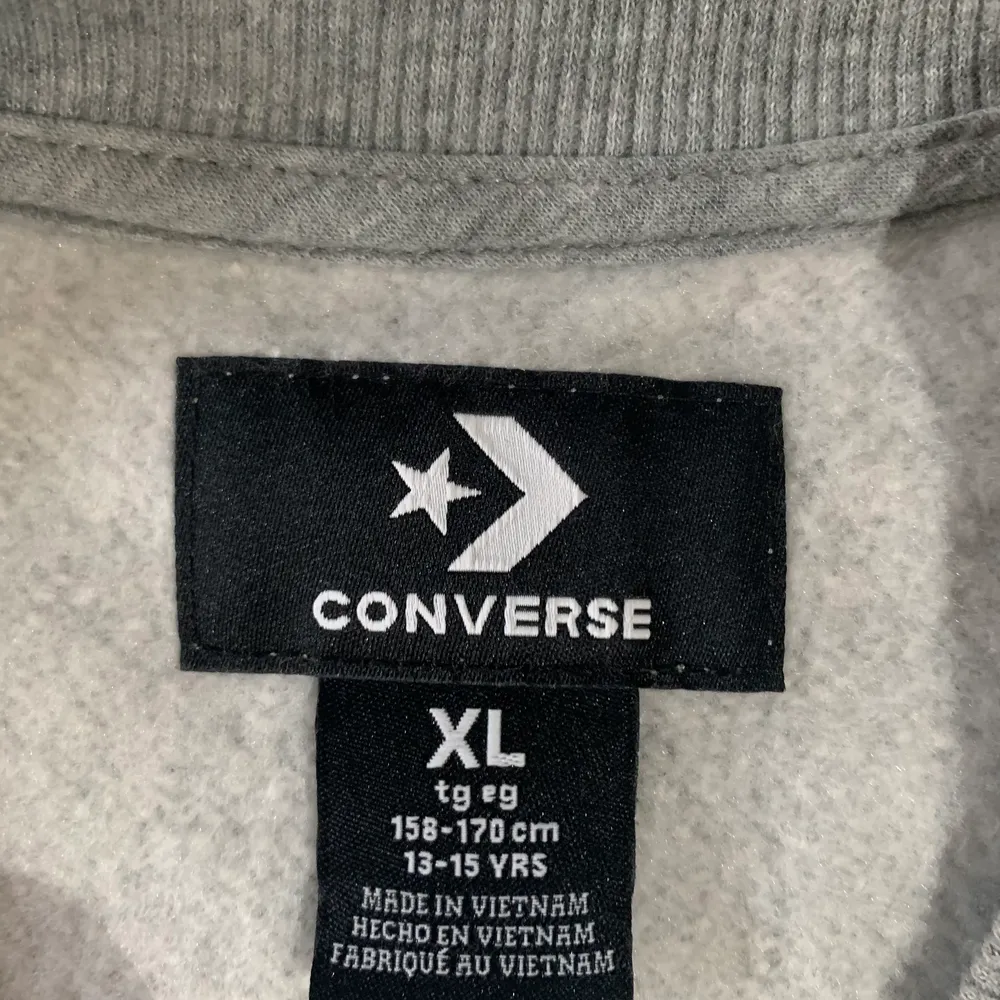 Grå gosig Converse sweatshirt som är helt ny och oanvänd! ❤️ . Hoodies.