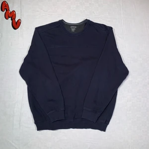 Vintage Sweatshirt  - Blue Sweatshirt.                                                             Size tag XL                                                                                Fits like L                                                                               Skick 10/10                                                                       Modellen är 185cm lång. Mer finns på sidan, skriv vid ytterligare frågor eller funderingar♻️🔌 Priser går alltid att diskuteras!