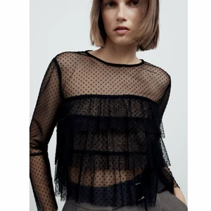 Zara tröja - Slutsåld tröja från zara med prislapp kvar. ordinarie Pris var 359kr. Fraktar endast om man inte annars vill mötas upp om en vecka 🥰 (45kr ej spårbar frakt eller 66kr spårbart)