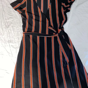 Klänning  - Säljer en superfin klänning från H&M st 36