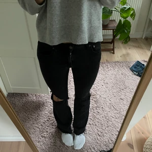 Jeans  - Säljer dessa jeans då jag har för många jeans. Passar till allt och är supersköna.