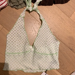 Halterneck topp - Skitsnygg halterneck topp från CIDER. Helt oanvänd med lappar kvar då den är för liten för mig. (Skriv privat för bild med den på)