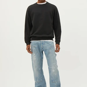 Weekday Standard Sweatshirt - https://www.weekday.com/en_sek/men/hoodies-sweatshirts/product.standard-sweatshirt-black.0899198001.html