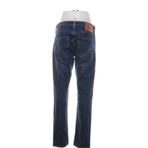 Levis jeans -  80 cm i midjan , snyggt oversized och mellanmidjade