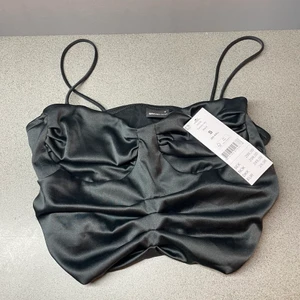 Svart topp - En super fin oanvänd topp från Gina Tricot. Pris kan diskuteras.