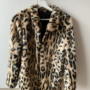 Raglady leopard jacka - Säljer min fina jacka köpt från Raglady i storlek Medium. Säljes pga av den inte kommer till användning ❤️  Kan mötas upp i Göteborg/Kungsbacka. Köparen står för frakten om den ska skickas!