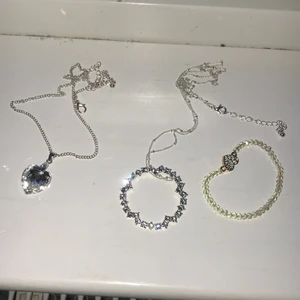 Vackra smycken - Säljer dessa supervackra smycken, mestadels silvriga. Pris kan diskuteras😊💕