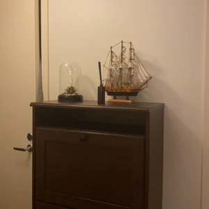 Sko skåp  - Helt ny, säljs på grund av renovering. Tre lådor med 5 par skor i varje låda. 