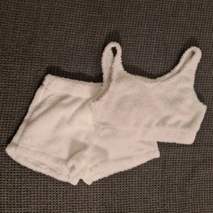 Mysset, storlek S  - Mysigt set med shorts och top Använt en gång Storlek S  Frakt tillkommer, 72kr