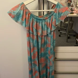 Off sholder klänning  - Fin klänning till sommaren 