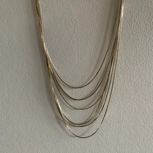 Halsband - 3 fina halsband, de två första är helt oanvända. Säljer för 20kr styck eller alla för 50! 