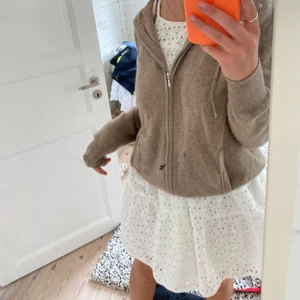 Zara klänning - Superfin zara klänning som aldrig är använd med prislapp kvar!! 