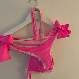 LovebyLola bikini, small nederdel och medium överdel  - Fint skick, knappt använd. 