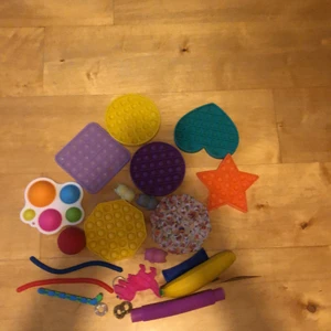 Fidget toys  - Säljer fidget toys allt är i bra skick samanlagt 22 saker för 250kr