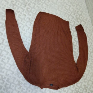 Hi&M blouse strl L - Den passar fint för tjejerna.