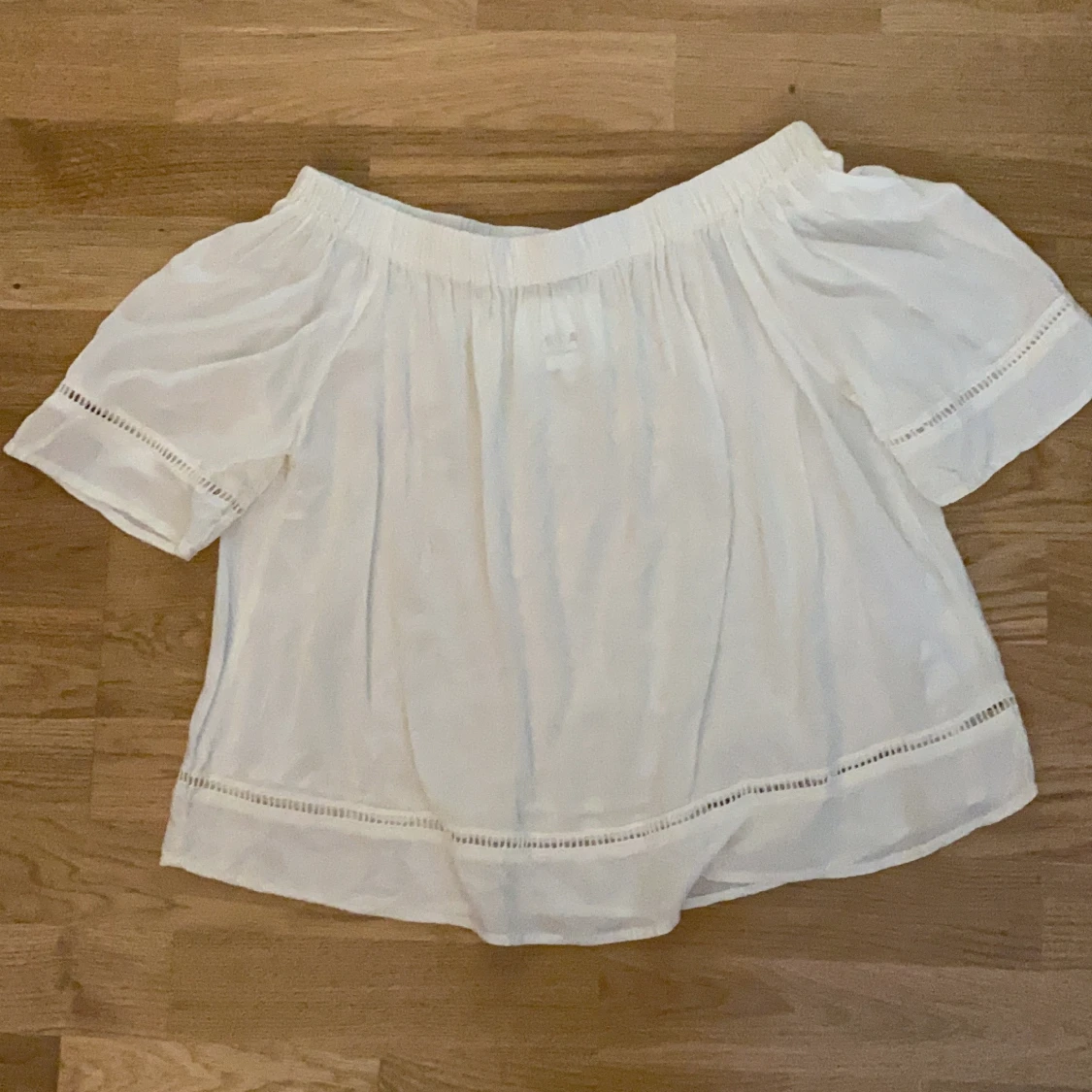 Vit Offshoulder top  - 90