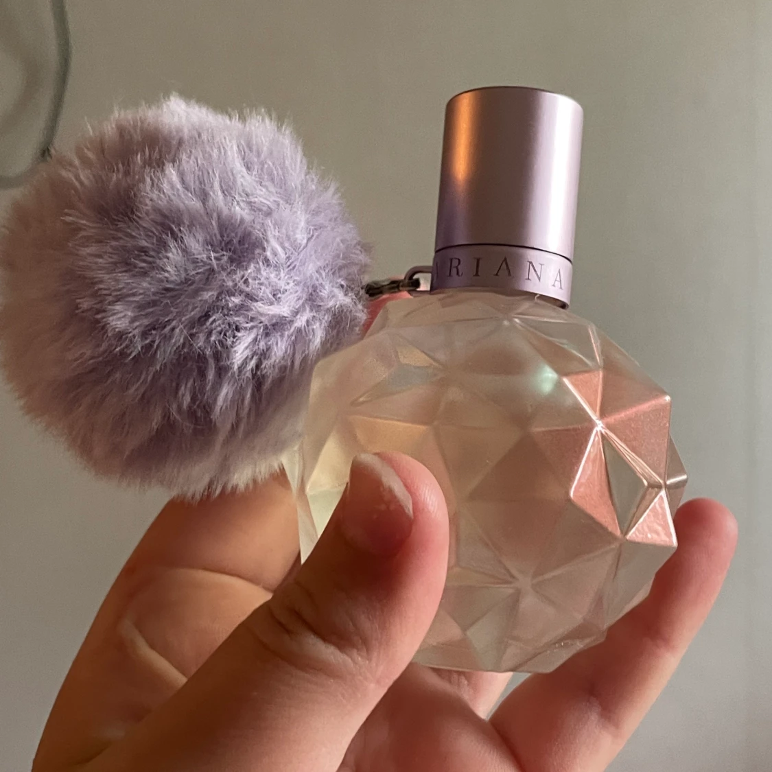 Moon light parfym-Ariana Grande