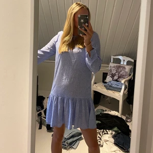 Söt blå klänning - Långärmad jätte gullig blå klänning feån BikBok, aldrig använd prislapp kvar🤍 storlek S, 150kr + frakt 