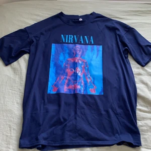 ✨Nirvana T-Shirt✨ (strl M) - Såå snygg tröjan men säljer pga att den nt kommer t användning. Oversized & superskön! Priset kan diskuteras. Köpare står för frakt💘