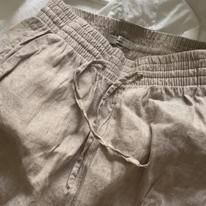 Linnebyxor slutsålda ginatricot - Slutsålda linnebyxor från ginatricot. Namn: Disa linnebyxor - googla för mer information. Endast använda 1 gång. Frakt tillkommer 66kr