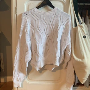 Stickad tröja  - Stickad tröja från Ivyrevel. Stl S. 100kr + frakt💗. 