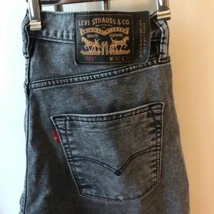 Levis skateboarding 501 30/32 - Ett par tåliga levis, inte så värst slitna. 