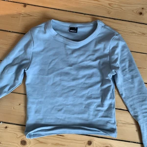 Tröja gina  - Fin ljusblå tröja från Gina tricot. Köparen står för frakt
