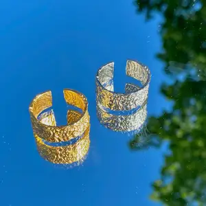 Vår supersnygga 18K Gold Plated ring för 109kr/st🤍 Paketpris för 2 ringar är 169kr💫 Ringarna är justerbara. Följ oss jättegärna på Instagram @WidaDetails 💌  Psst… kika in vår plickprofil för fler ringar💕