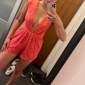 Playsuit - Säljer fin playsuit storlek XS men funkar också som S. Använd 2 ggr. 