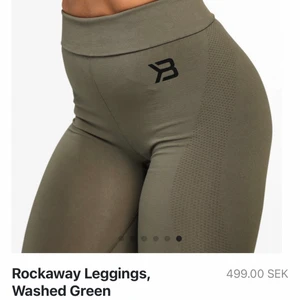 Better Bodies Rockaway Leggings strl Small - Säljer Rockaway Leggings i färgen Washed Green strl Small, som tyvärr är för små för mig och ligger bara i garderoben. Endast provade vid enstaka tillfällen, så gott som nyskick - inga defekter eller dylikt. Nypris 499kr, säljer för 329kr inkl frakt🤍swish