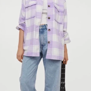 Rutig pastell jacka  - Jag köpte den för 350kr men behöver tyvärr sälja den på grund av att den inte kommer till användning. Priset går att diskuteras…