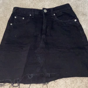 Kjol!  - Superfin kjol ifrån hm. Kommer bara inte till användning! Hör av er om ni undrar något! 