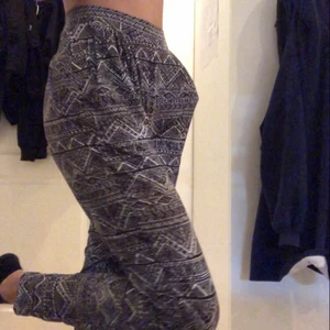 Cubus Loose Pants strl XS/S 70kr inkl frakt!🤩 - Superskönt byxor i tunt töjbart material, storlek XS men passar mig som har S/M. Snålt använda och därför i superfint skick! Frakt tillkommer💕