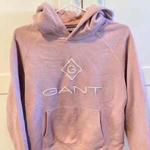 Gant hoodie  - Rosagrå ganthoodie i stl S. Frakten står jag för🌸