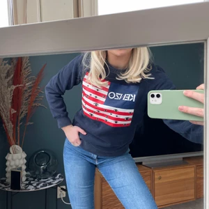 Kenzo Tjocktröja  - Tjocktröja från Kenzo. Storlek S, använt gott skick.  Bud från 95kr ✨