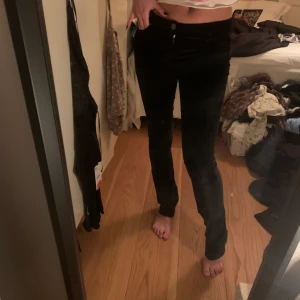 Low waist jeans i sammet - Skit coola långa jeans i sammet material💓