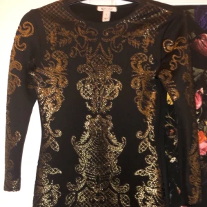 Glittery Dress - Glittery dress , used a few times. Glittrig klänning , använt några gånger.