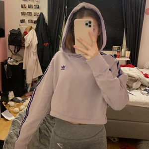 Adidas crop top - En oanvänd tröja från adidas. Betalar med Swish 
