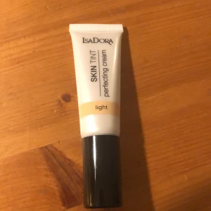 Isadora - Oanvänd Isadora skin tint perfecting cream i färgen light