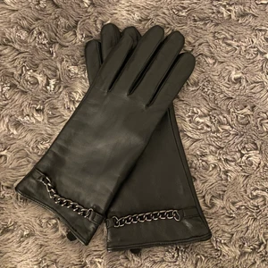 Nya fake skinn vantar - Helt nya säljer då dom inte kommit till användning. Storlek S. Frakt 📦: 28