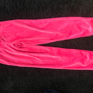 Neon chock! - Aldrig använd :) är barnstorlek men passar xs-s :)