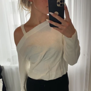Fin one shoulder tröja - Helt ny