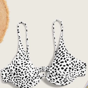 Jätte fin bikini💗 - Jätte fin bikini. Säljer då jag har två fast i olika storlekar och denna var för liten. Köparen står för frakten💗