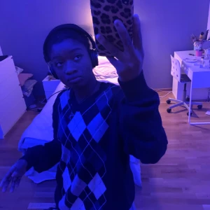 fett snugg stickad tröja som tyvärr inte kommit till användning. - den är oversized och varm :) 