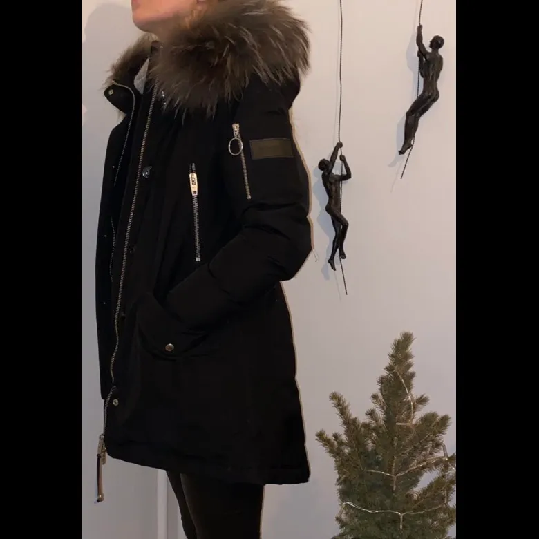 Säljer på grund av att den inte används längre, då nya jackor införskaffats! Fint skick! Finns att hämta i Helsingborg! Storlek 36. Takit.