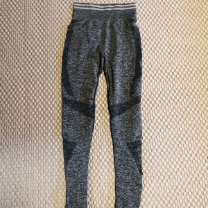 Träningstights - Sparsamt använda, strl S men passar även xs