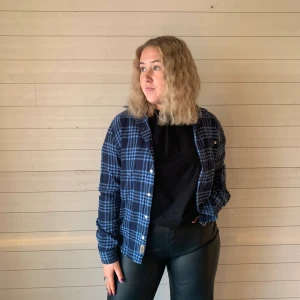 Skjorta - Skjorta Färg: ljusblå/märkblå  Fler bilder? Kontakta oss!