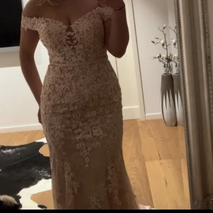 Balklönning - Kollar intresset på min fina balklänning från dressroom linné💖💖 Aldrig använd