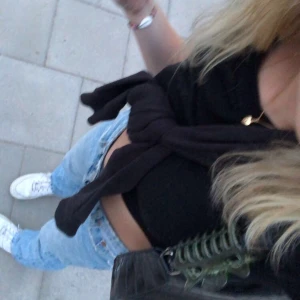 Zara mid rise straight jeans - Slutsålda Zara mid rise straight jeans❤️‍🔥  Ett utav mina favorit jeans som passar till det mesta och assnygga i modellen, men som tyvärr blivit försmå för mig💗230+frakt