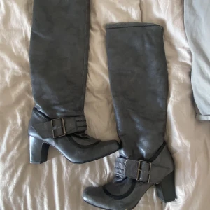 Boots - Så fina boots, som ja tyvärr inte får på mig då jag har för breda fötter😫 Skulle rekommendera till en 37/38 med smala fötter (de är även smala i skaftet)